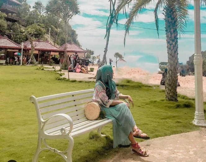 Spot Foto Menarik di Pantai Ngrawe Spot Foto Menarik di Pantai Ngrawe